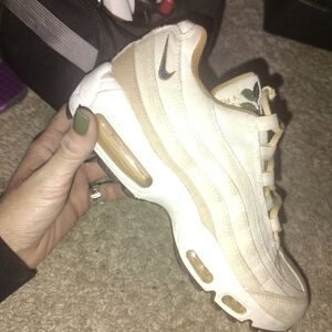 Nike Women's Beige and White air max